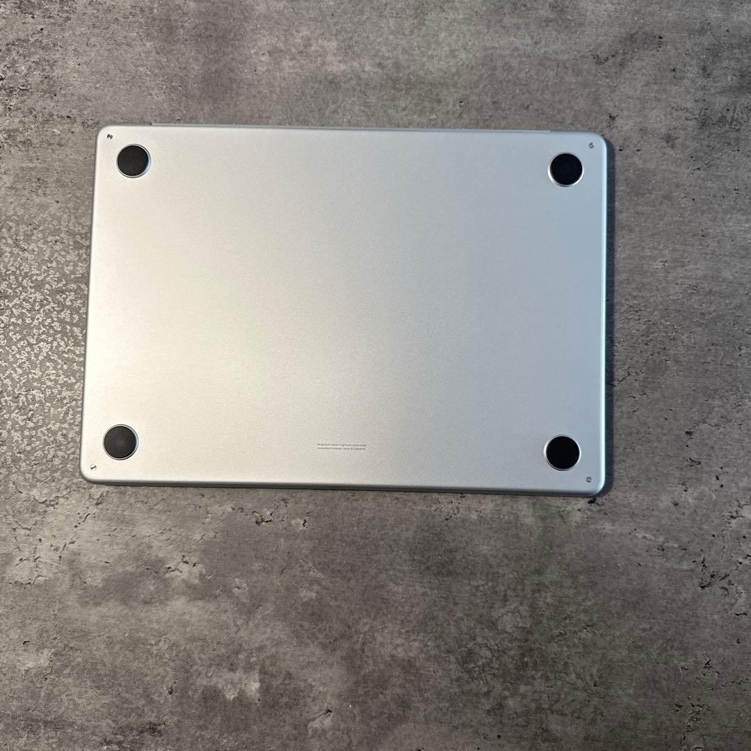 【美品】 MacBook Air 13インチ 充放電5回 M2