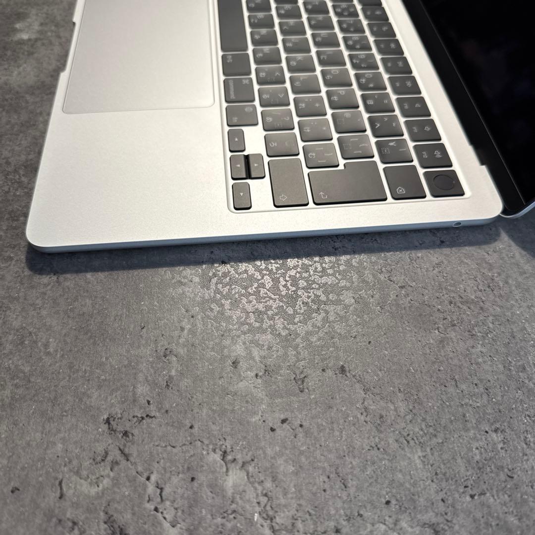 【美品】 MacBook Air 13インチ 充放電5回 M2