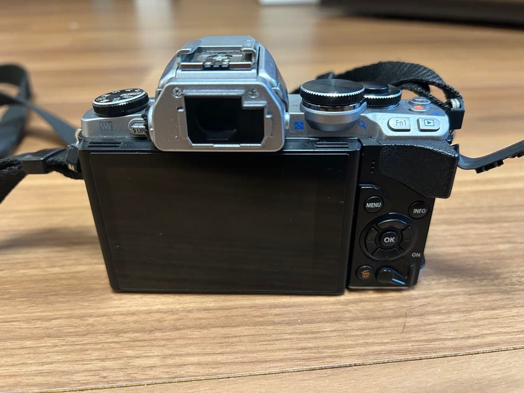 オリンパス Olympus OM-D E-M10+レンズ3本