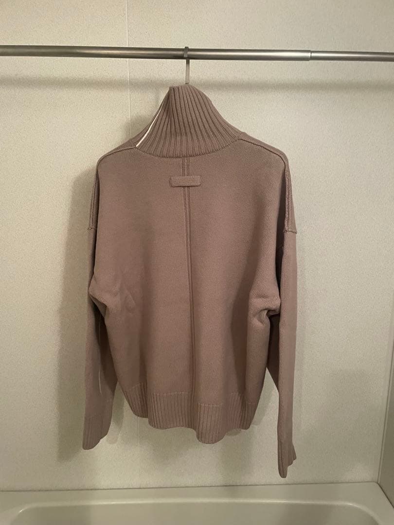 トップス OVERSIZED IMPRESSION HIGH NECK KNIT LS