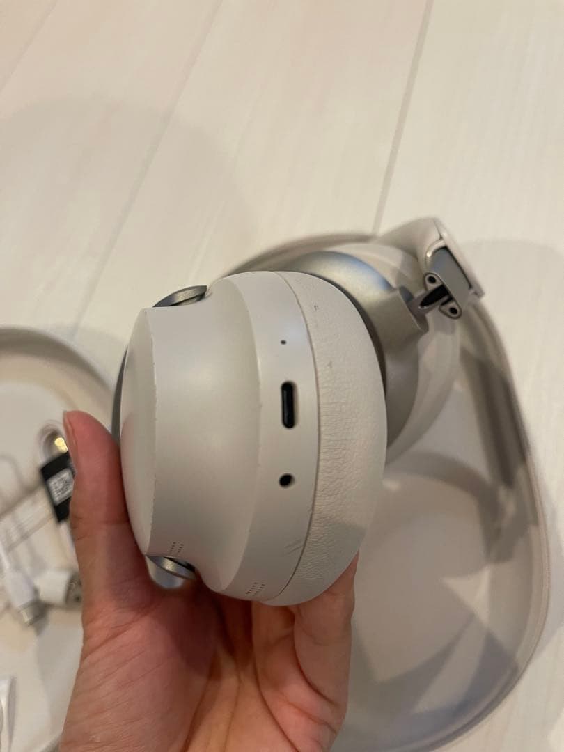 Leomaroさん　Bose ヘッドホン　ワイヤレス　ケース付き USBケーブル