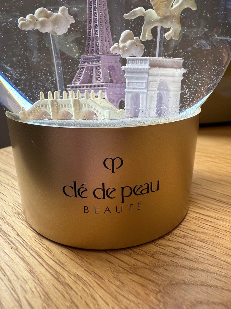 激レア　大人気クレドポーボーテ ホリデー 2024 ノベルティ スノードーム