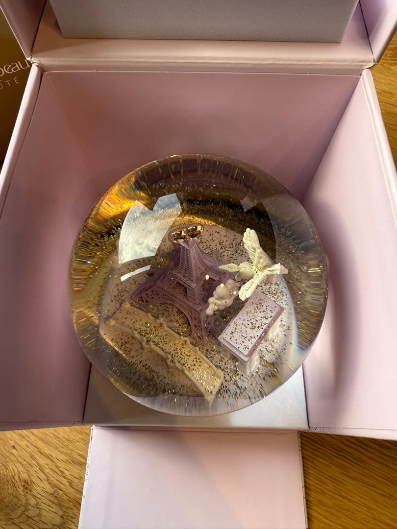 激レア　大人気クレドポーボーテ ホリデー 2024 ノベルティ スノードーム