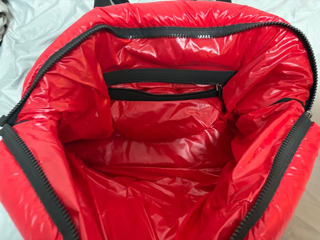 モンクレール MONCLER ダウントート パファートート 赤レッド ロゴ 収納