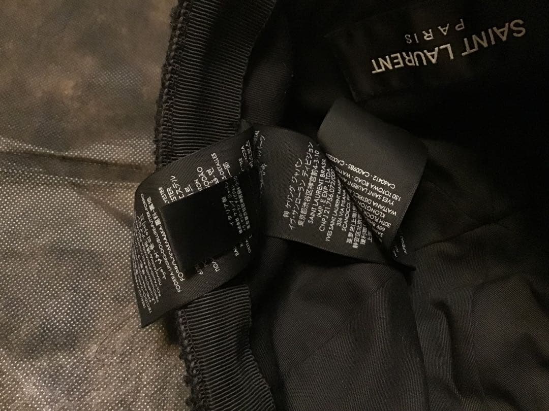 イブサンローラン　ディビジョンSAINT LAURENT PARISキャップ