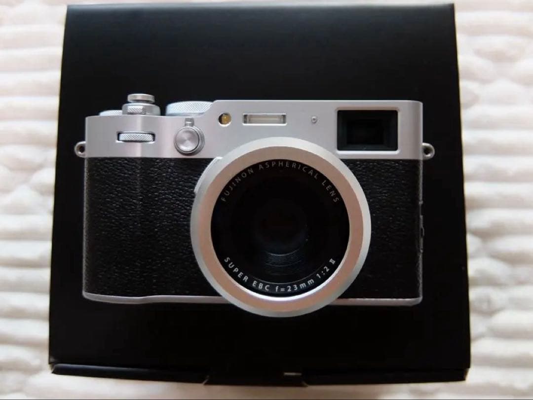 保証書有、美品、アクセサリー多数有　富士フイルム　X100Ⅵ シルバー