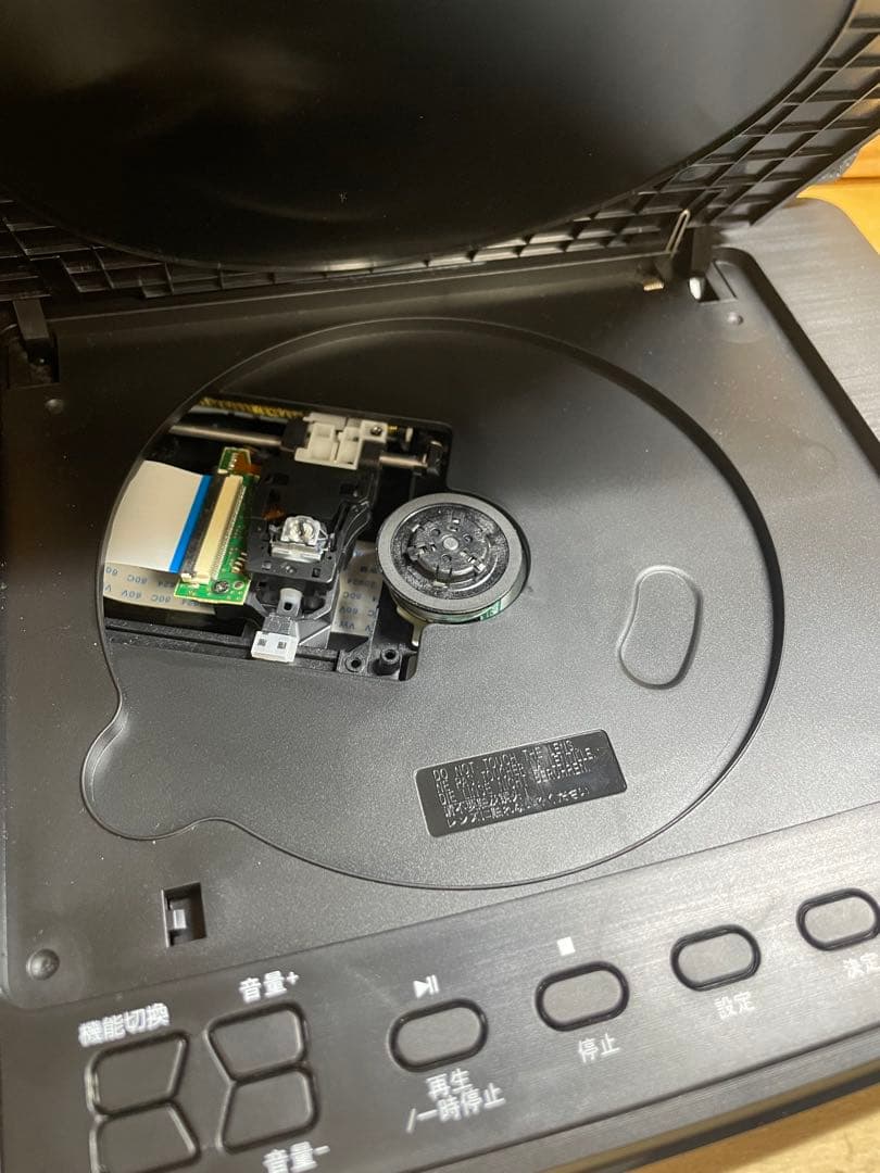 9インチ ポータブルDVD・BD・Blu-ray・ブルーレイプレーヤー