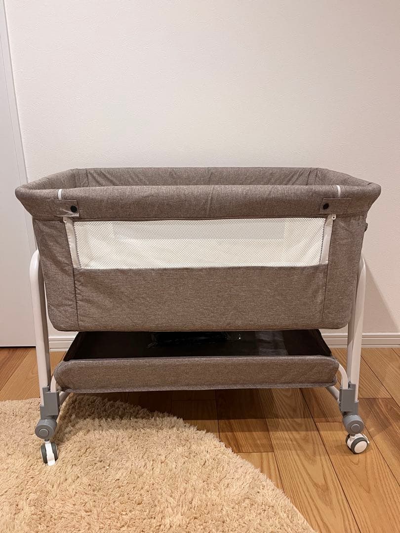 \"美品\"未使用ベビーベッド 蚊帳付き キャスター 付き kino limpo