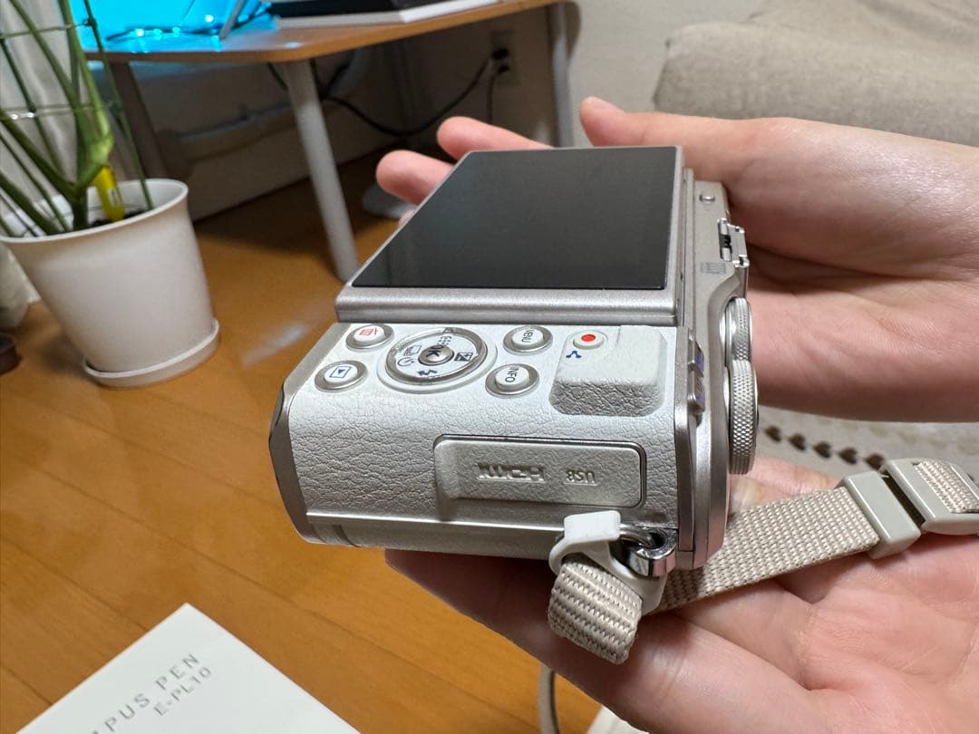 OLYMPUS PEN E-PL10 ホワイト/シルバー