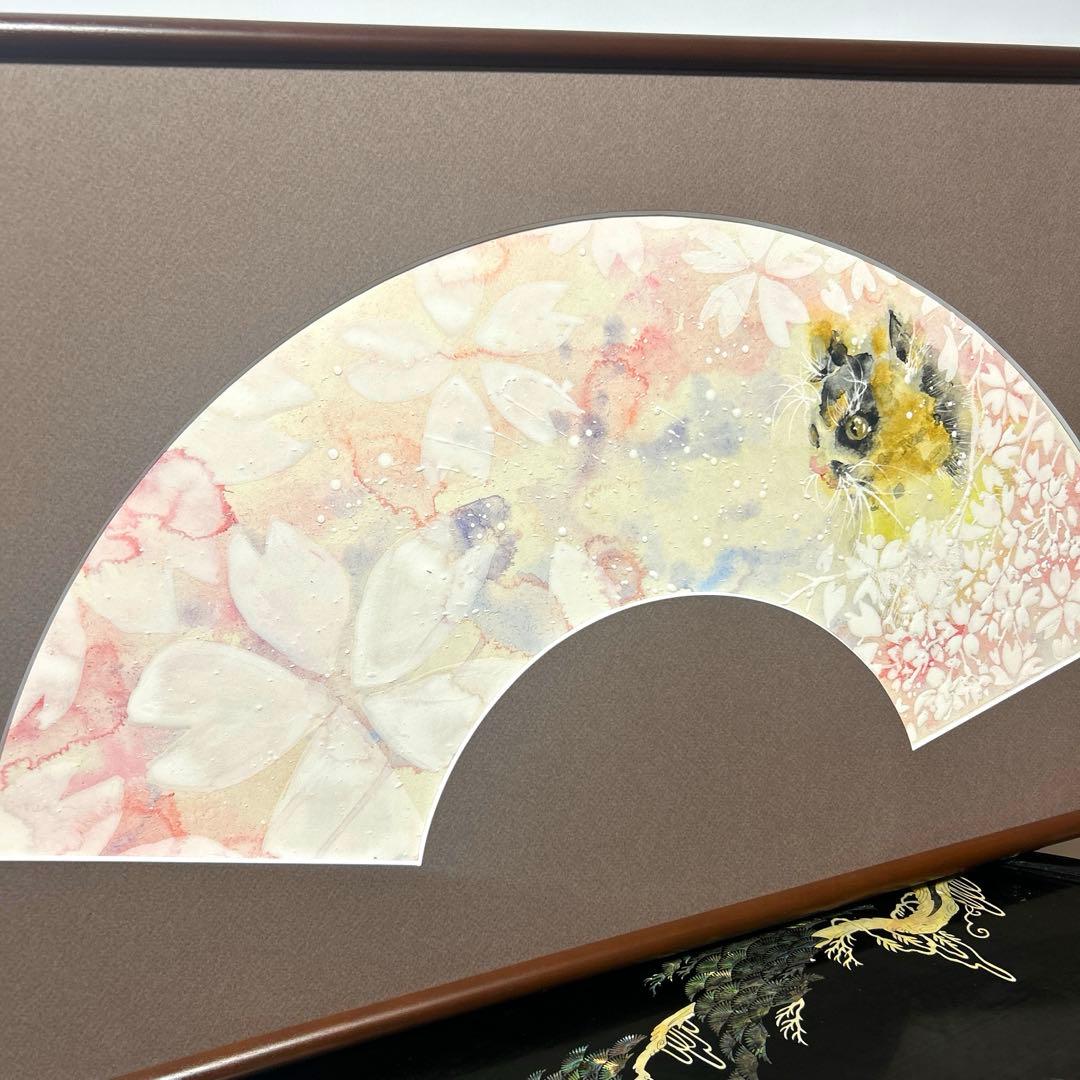 日本画「さくら　三毛　扇あつらえ」　幸福の三毛猫