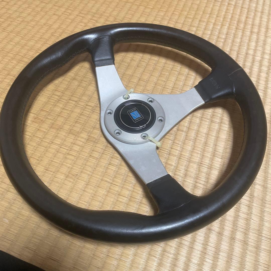 ステアリングホイール 3スポーク 黒とシルバー