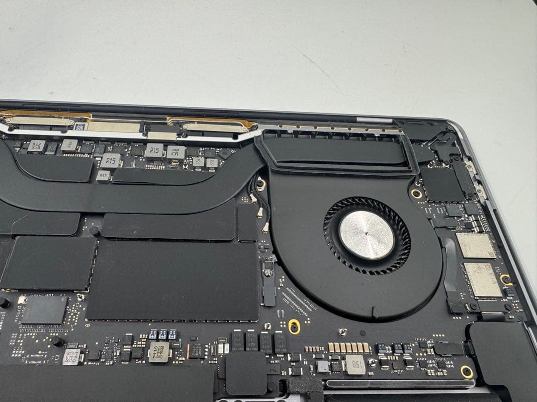 MacBook Pro★A2141★ディスプレイ割れ❗️ジャンク❗️