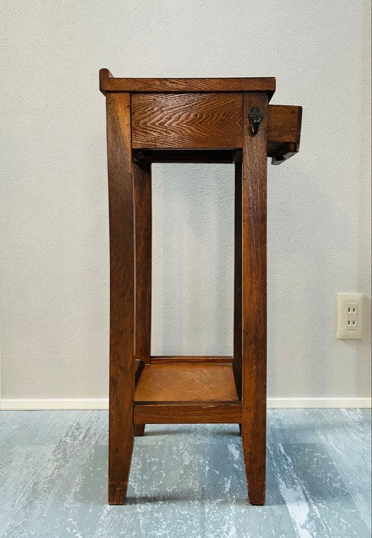 【ヴィンテージ感漂う】木製サイドテーブル｜引き出し付き｜USA風インテリア