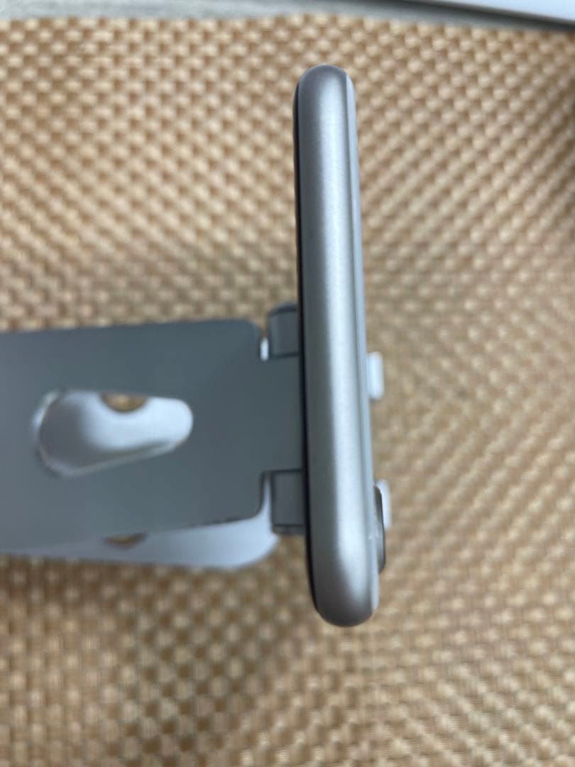 iPhone SE 第3世代 128 GB スターライトSIMフリー【3984】
