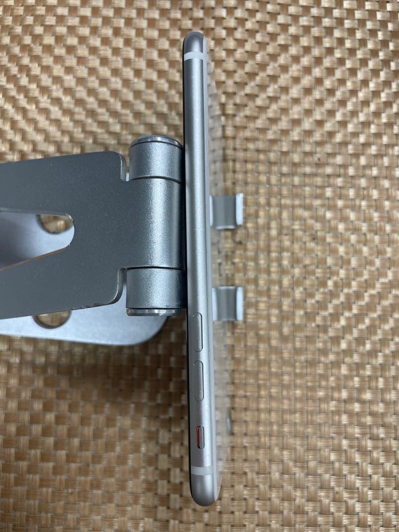 iPhone SE 第3世代 128 GB スターライトSIMフリー【3984】