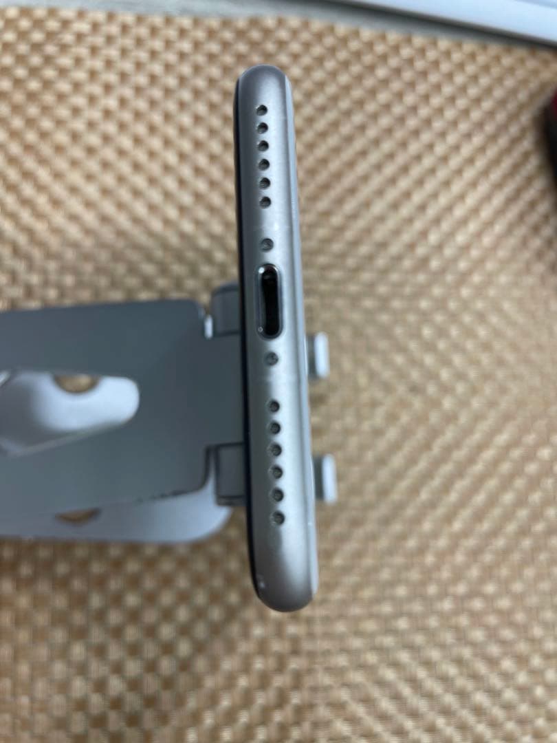 iPhone SE 第3世代 128 GB スターライトSIMフリー【3984】