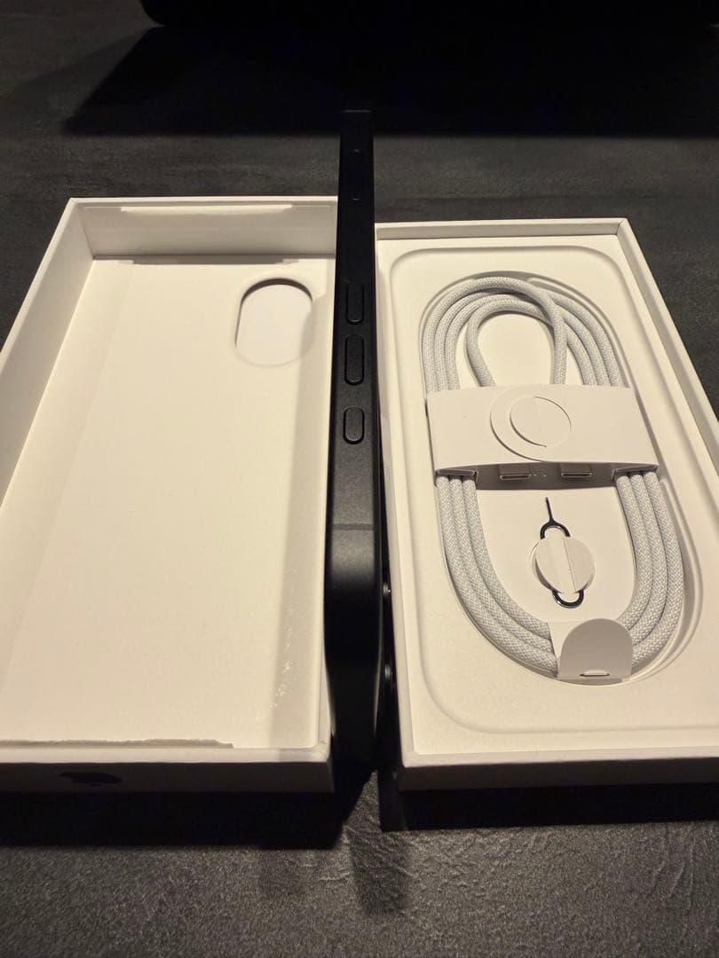 【極美品】iPhone16 ブラック128GB SIMフリー