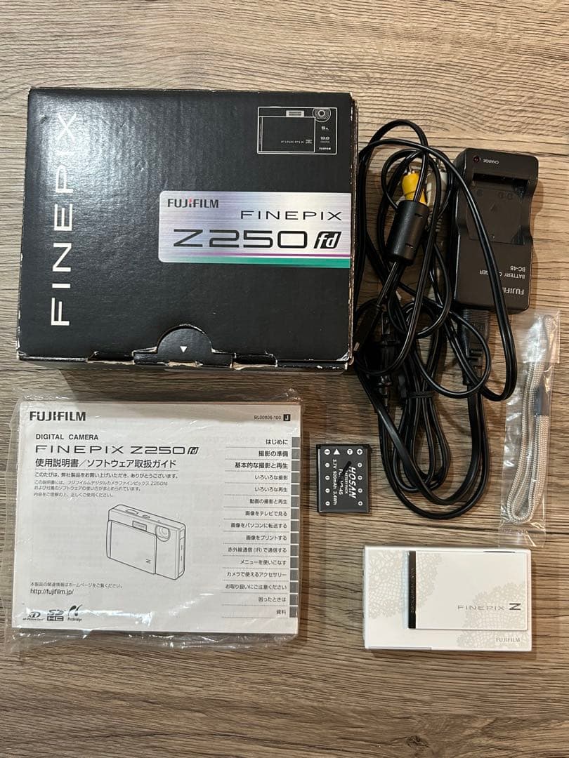 FUJIFILM FINEPIX Z250fd ホワイト