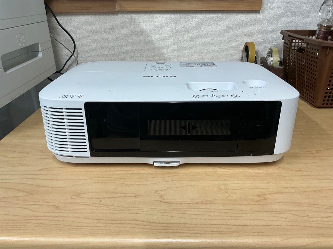 美品！RICOH プロジェクター PJ-X5371N ホワイト HDMI端子2つ