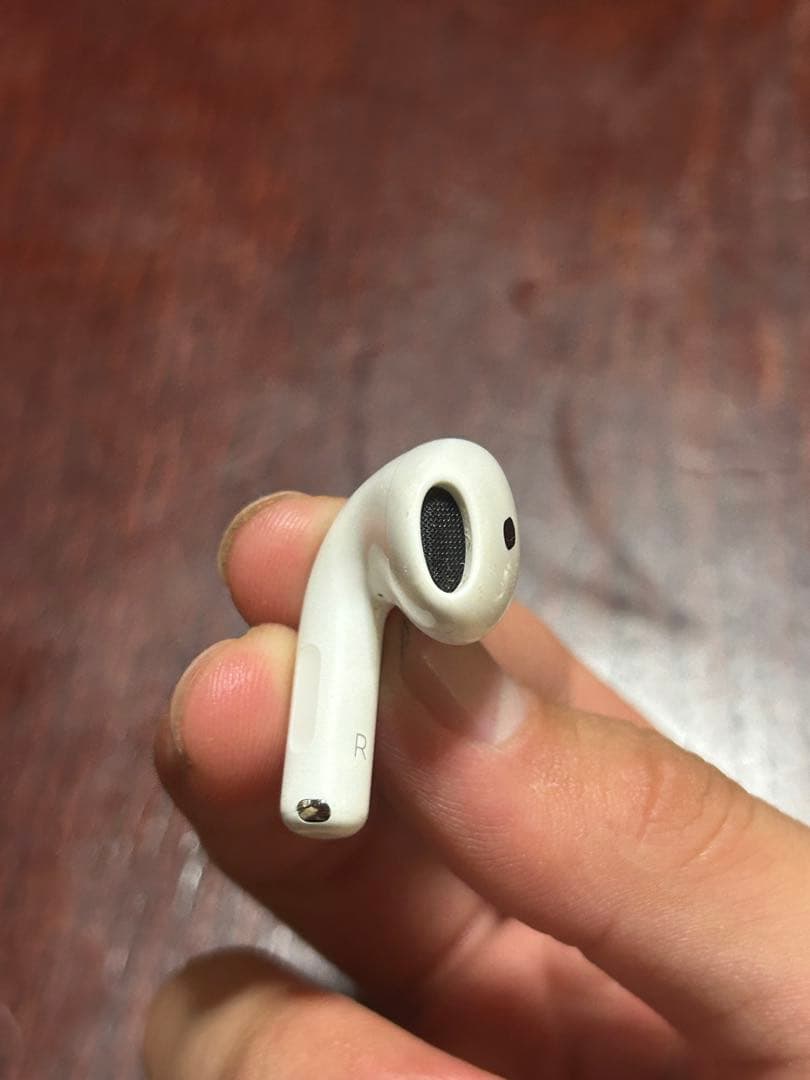 AirPods 第四世代　両耳のみ　A3055 3056