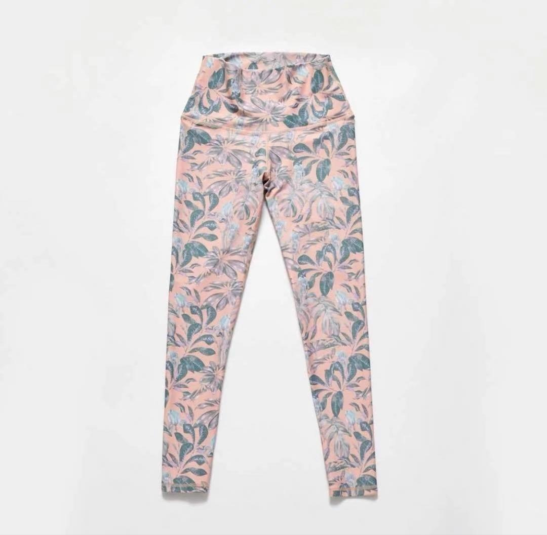 あっきー 　Sサイズ上下セットSUKALAアクトブラトップレギンスセット