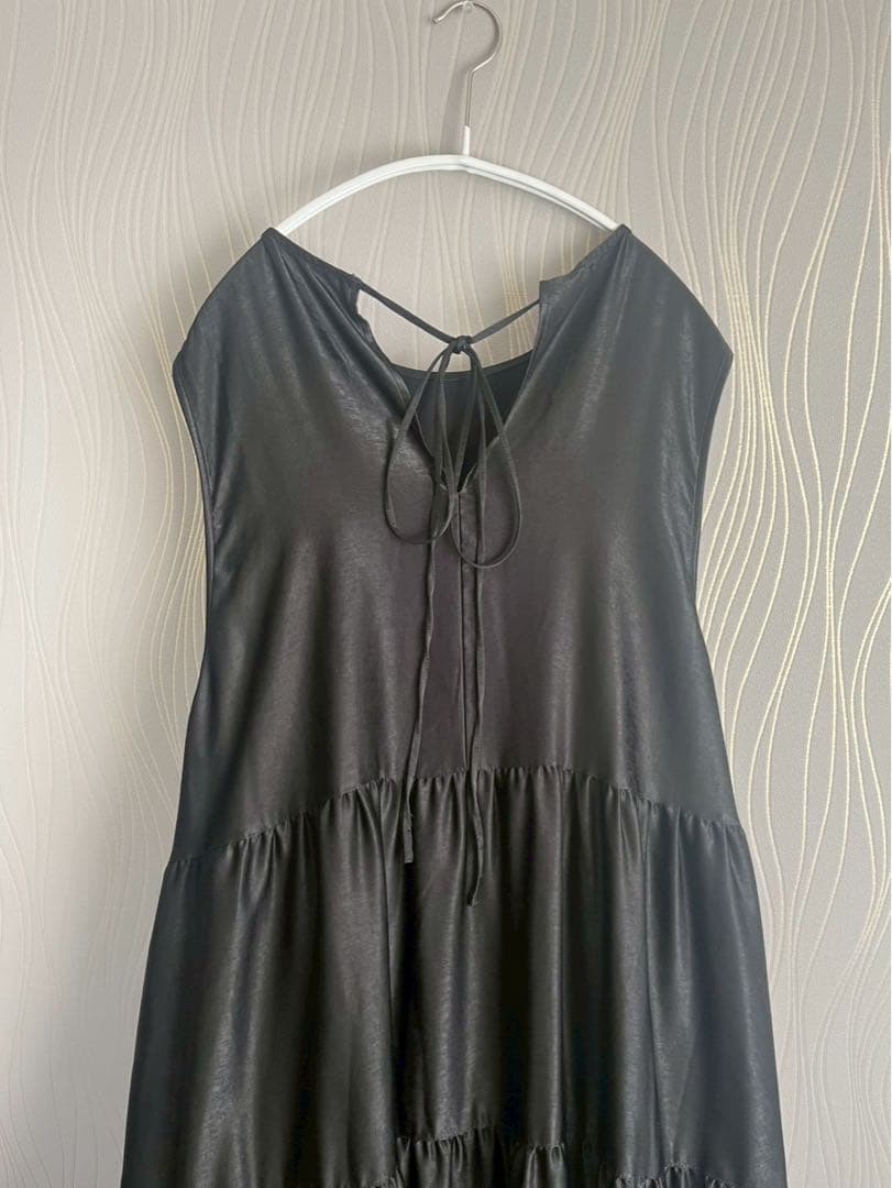 PERNA ノースリーブティアードロングワンピース