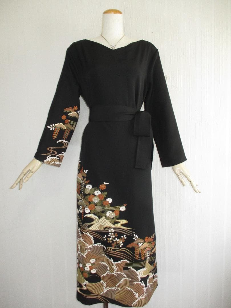 Ｌ～2Ｌサイズ　黒留袖からの着物リメイクドレスです 　着丈１２０cm