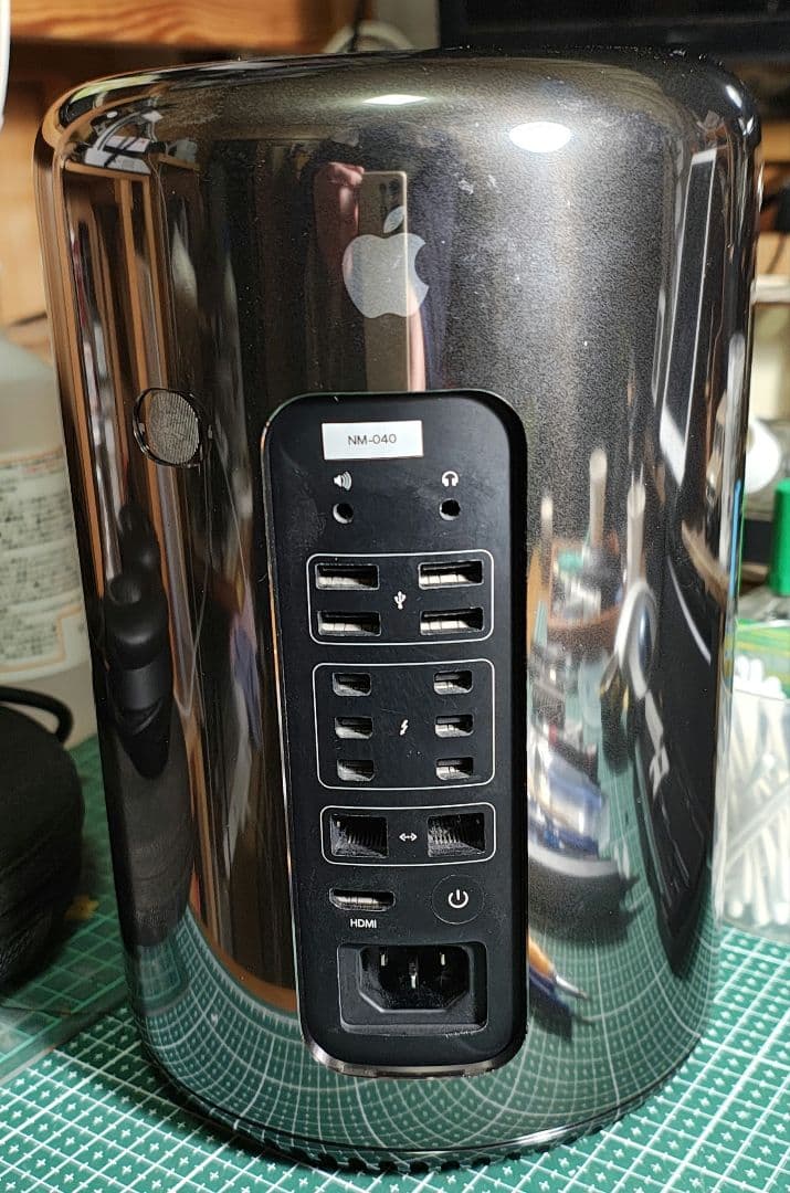 送料込みApple Mac Pro 2013 256GB SSD