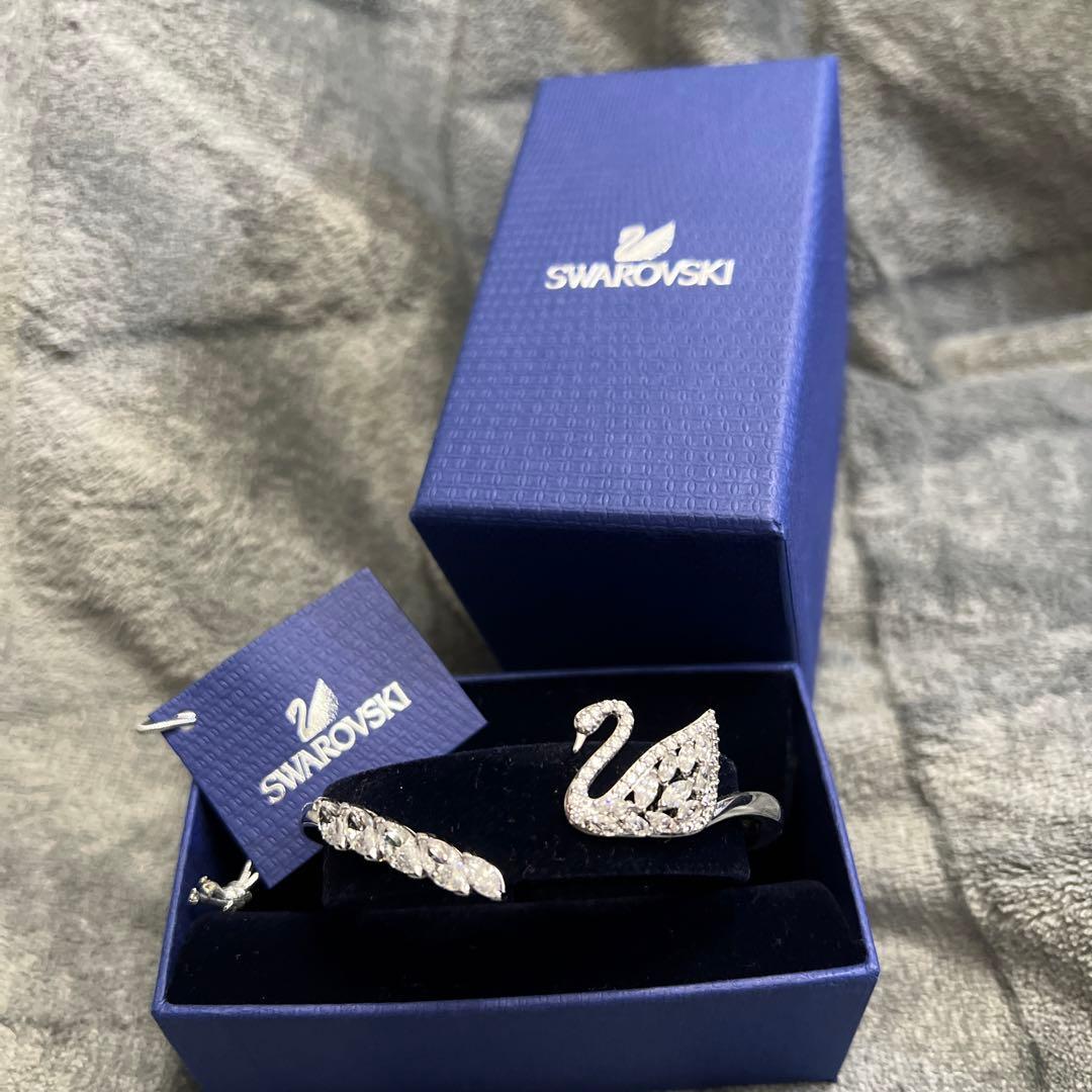 新品　未使用　Swarovski 白鳥デザイン バングル