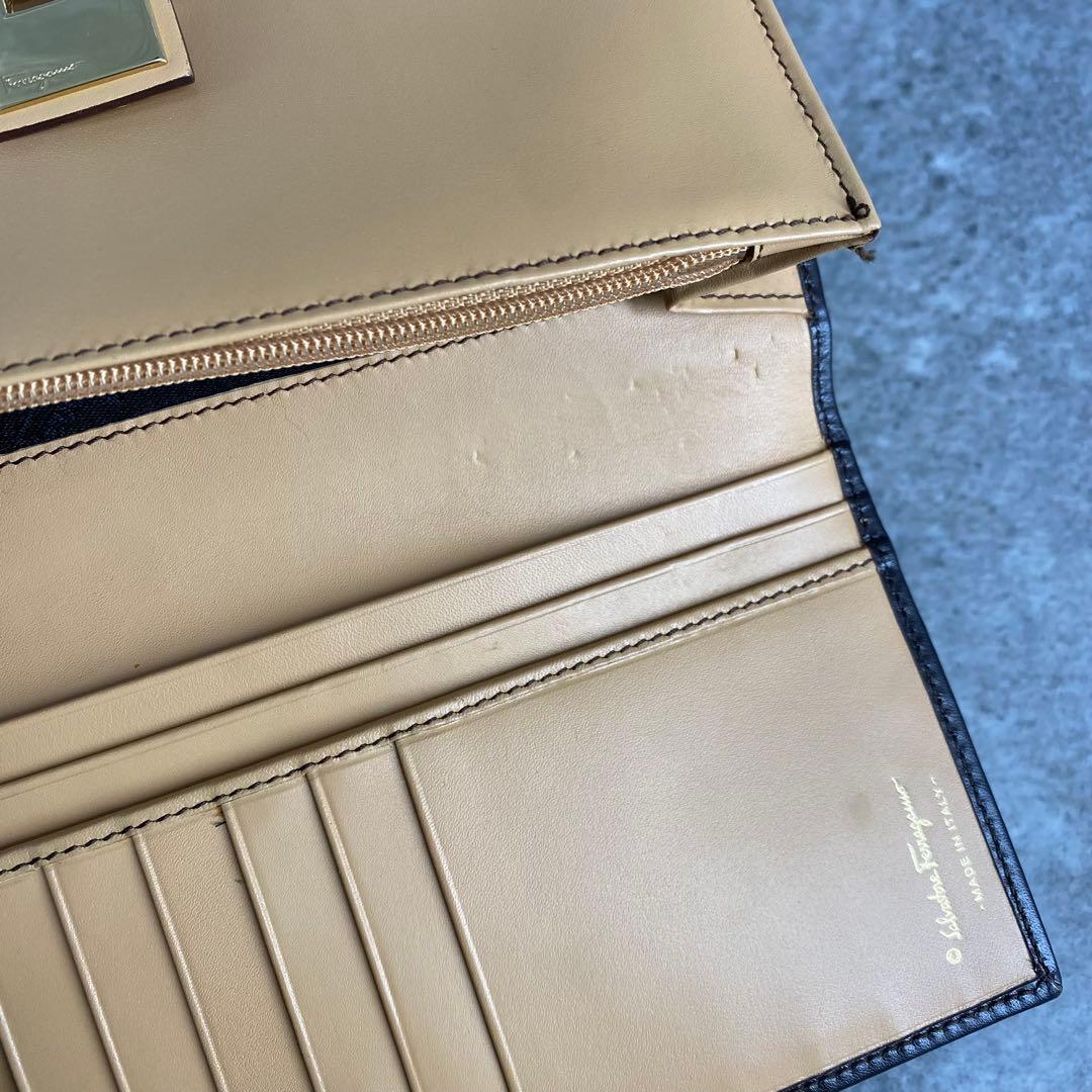 美品 フェラガモ ゴールド ガンチーニ 二つ折り 長財布 ブラウン