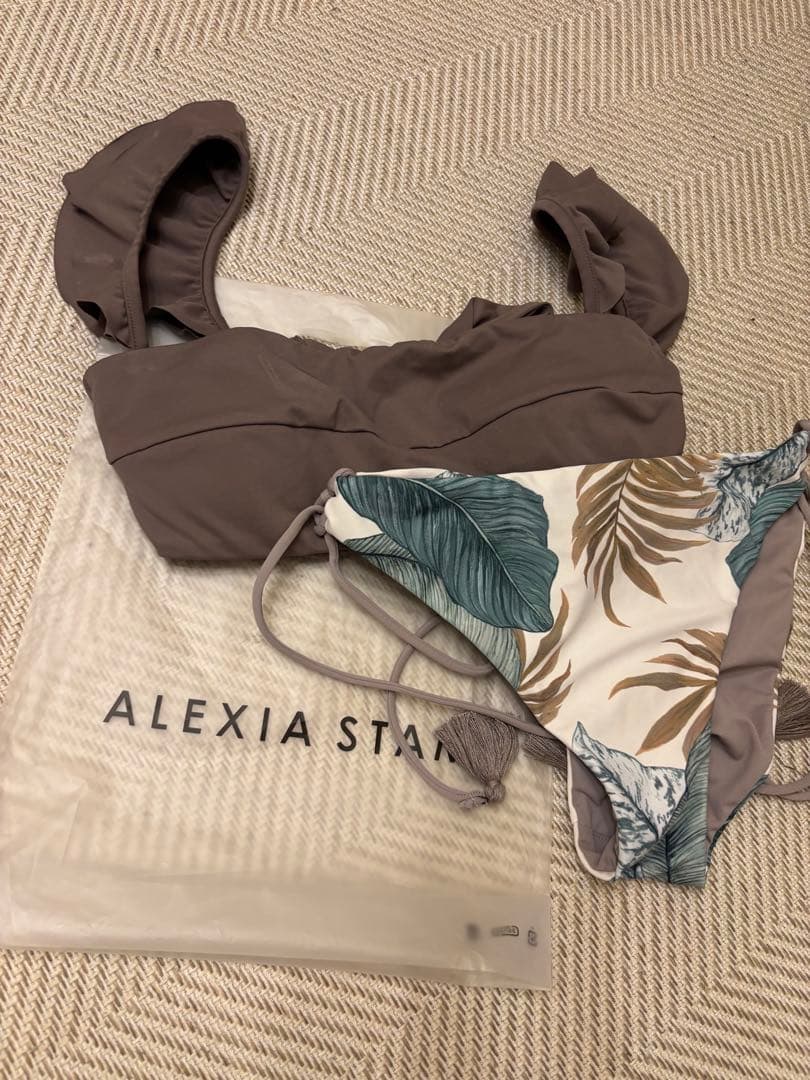 アリシア　ビキニ上下セット