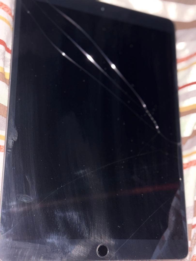 iPad Air 3 Wi-Fi 本体 ひび割れあり
