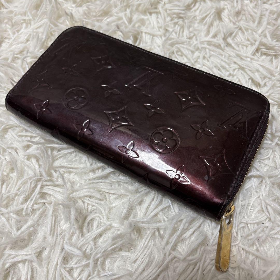 ルイヴィトン ヴェルニ アマラント ジッピーウォレット