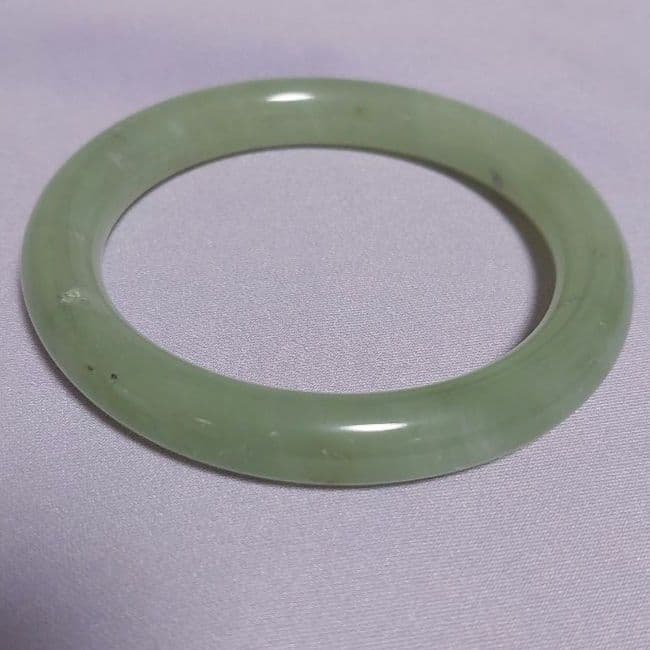 デコちゃん　新品　未使用　翡翠バングル　　 ミャンマー産　内径約6.5㎝