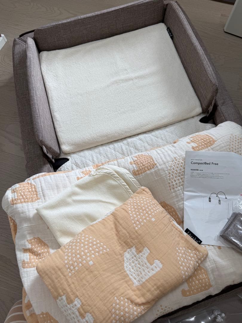 ファルスカ　コンパクトベッドFree おまけ付き