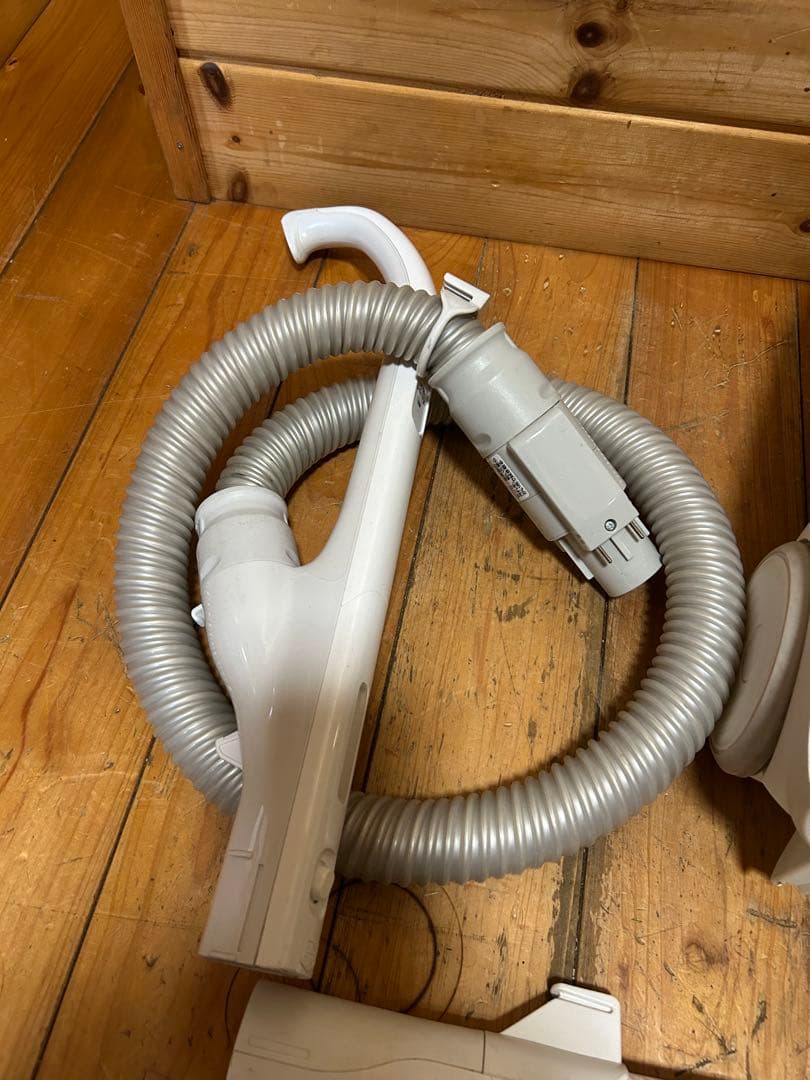 パナソニック　紙パック式　軽量静音の人気シリーズクリーナー　MC-JK830K