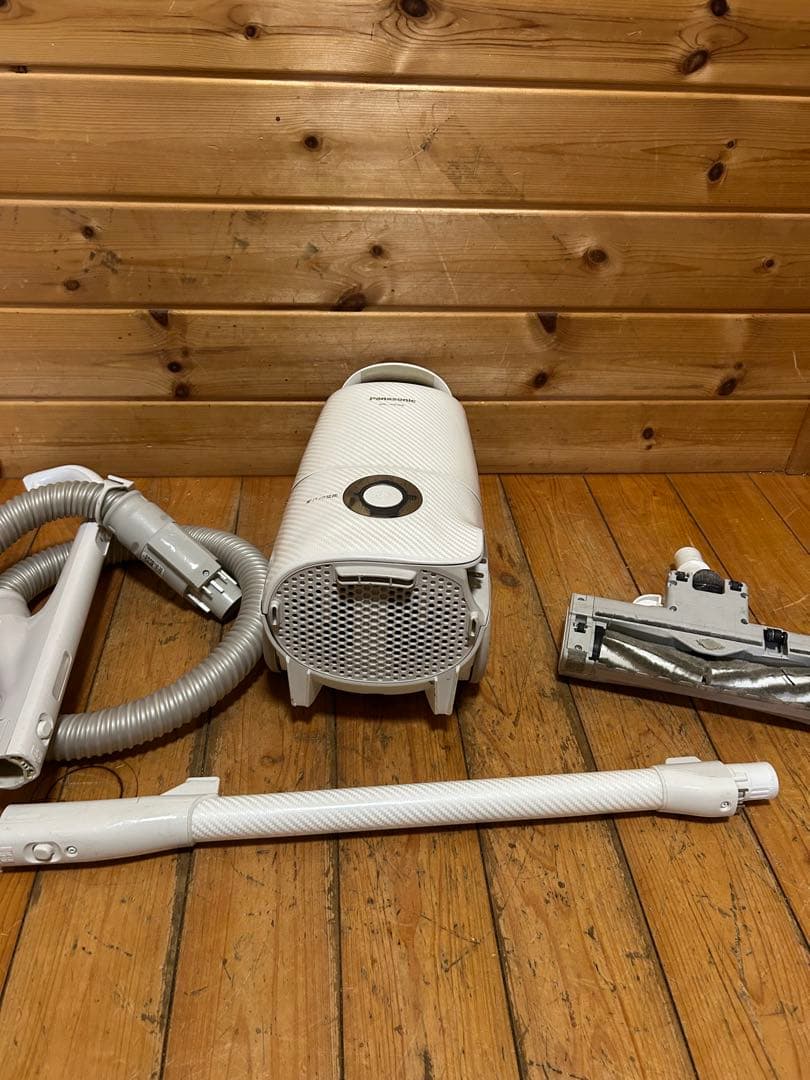 パナソニック　紙パック式　軽量静音の人気シリーズクリーナー　MC-JK830K