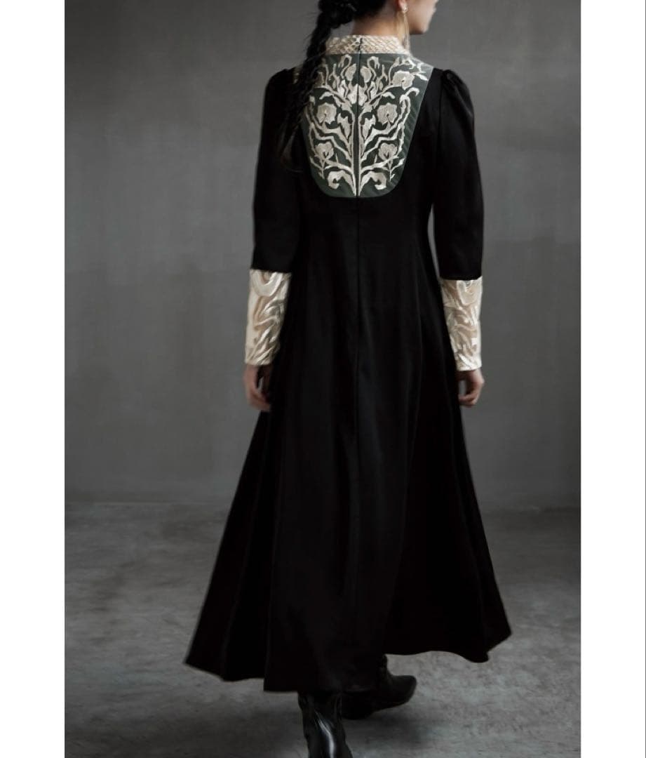 美品　人気　エトル　バック刺繍フレアドレス　パーティー　オケージョン　M