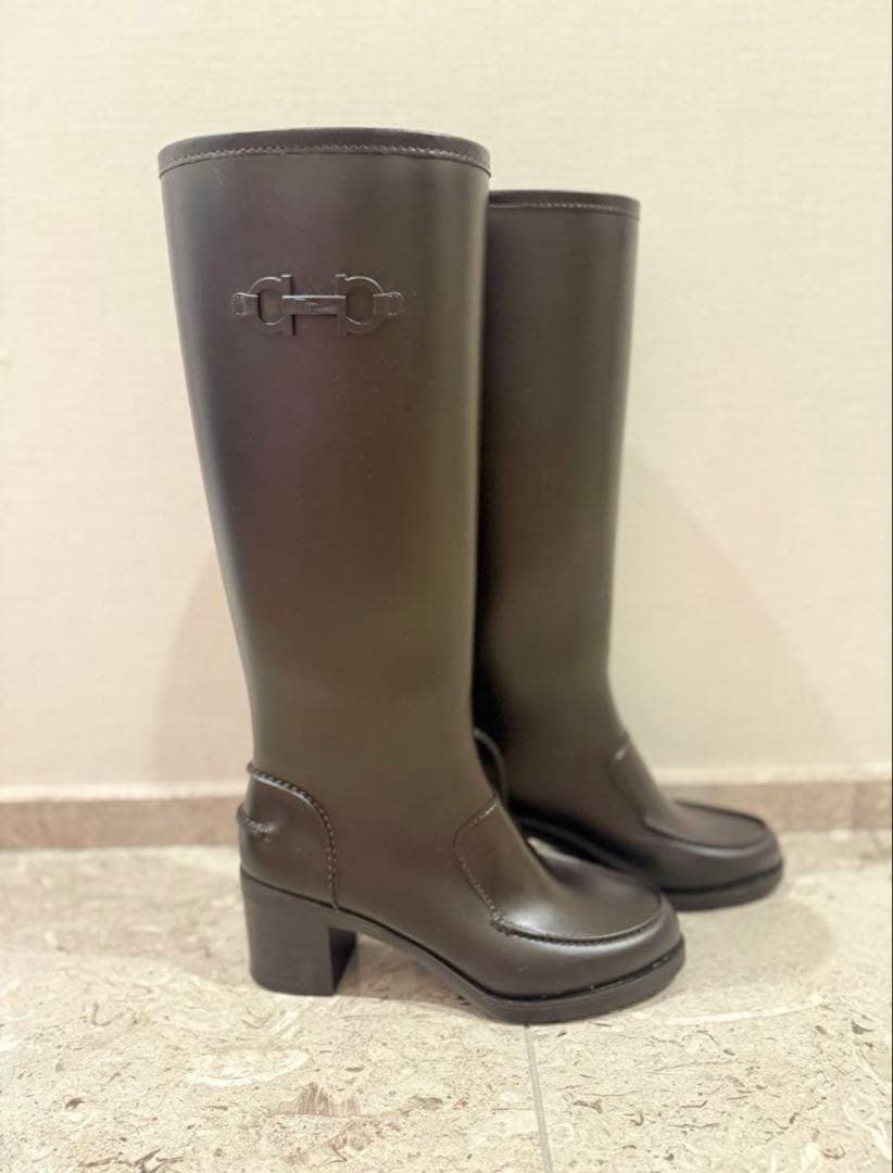 【美品】 Salvatore Ferragamo フェラガモ ブーツ ヒール付き