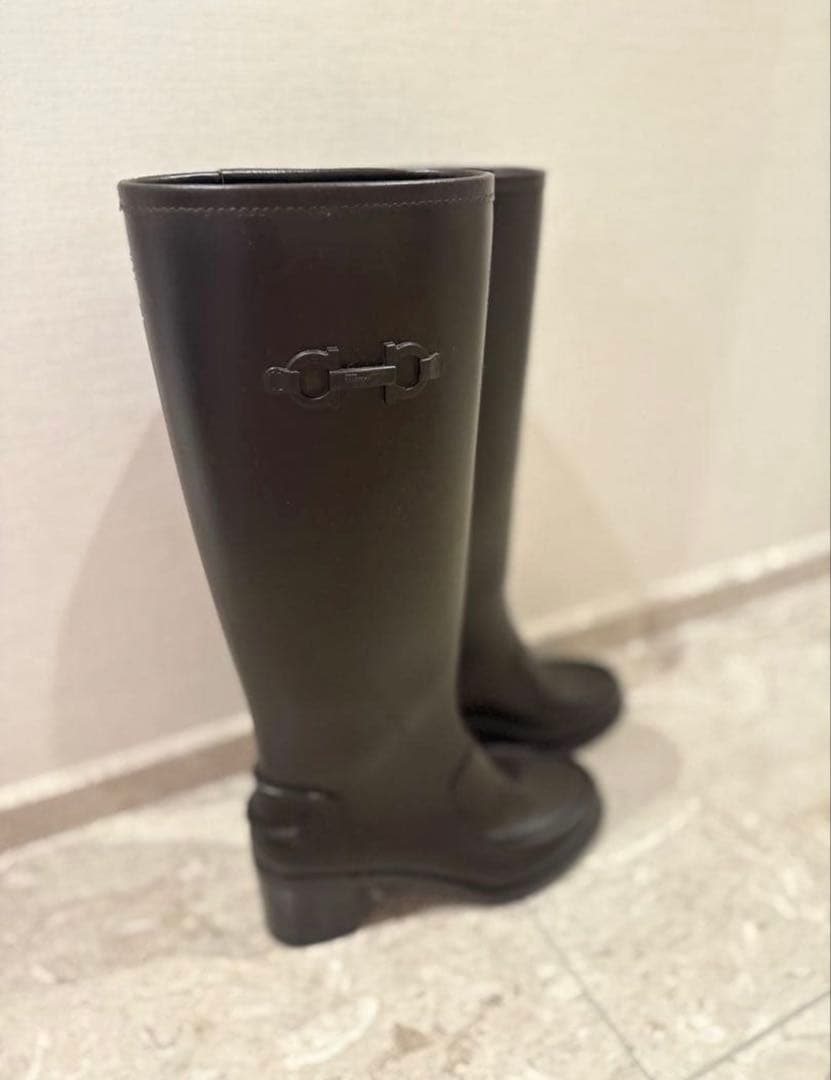 【美品】 Salvatore Ferragamo フェラガモ ブーツ ヒール付き