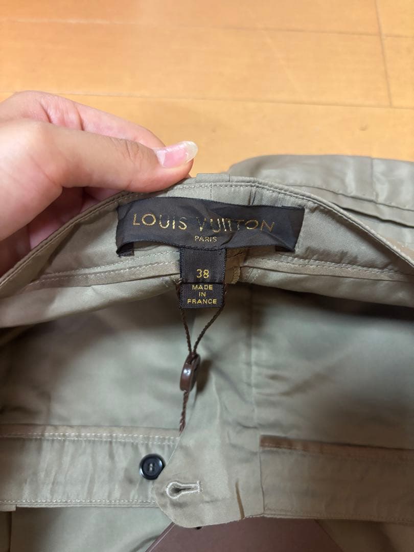 LOUIS VUITTON グレー ショートパンツ 38