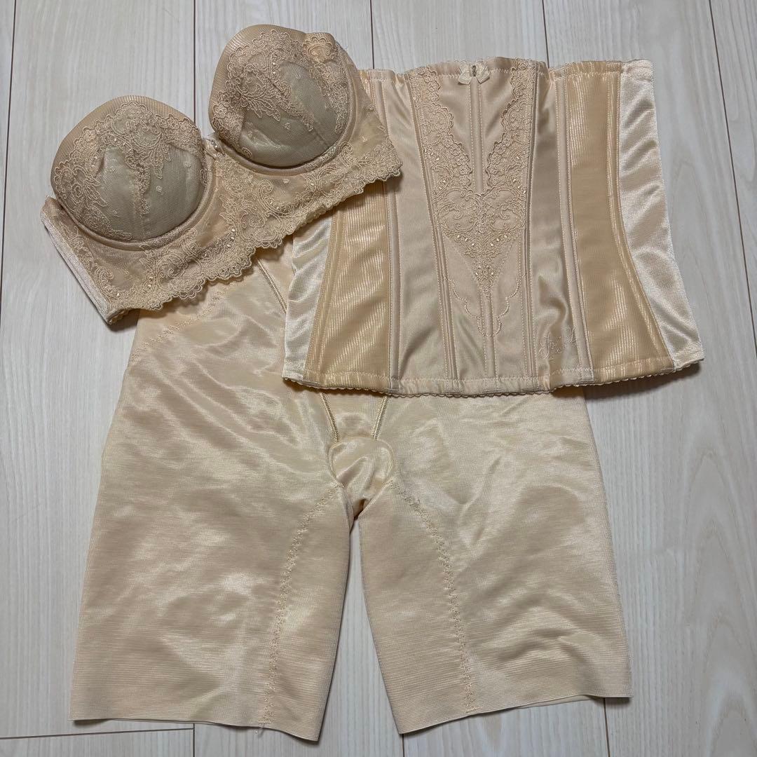 FOUR SIS ＆ CO. ブライダルインナー C65