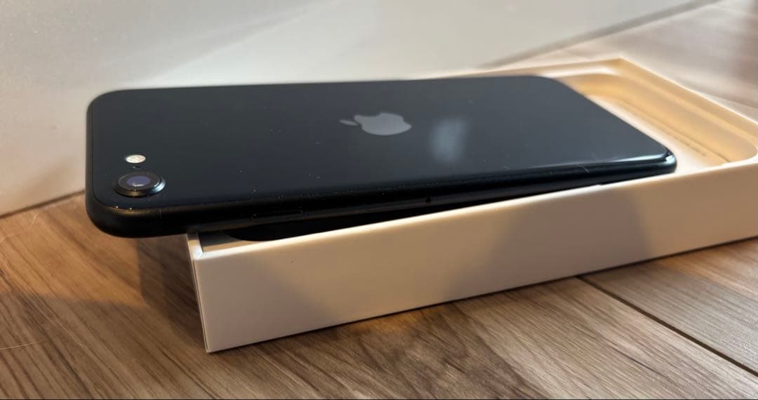 【美品】純正バッテリー iPhone SE3 ブラック128 GB 本体