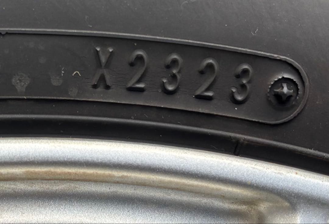 ★送料込み★ ダンロップ 15インチスタッドレス 2023年製195\65R15