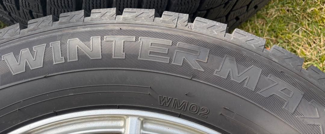 ★送料込み★ ダンロップ 15インチスタッドレス 2023年製195\65R15