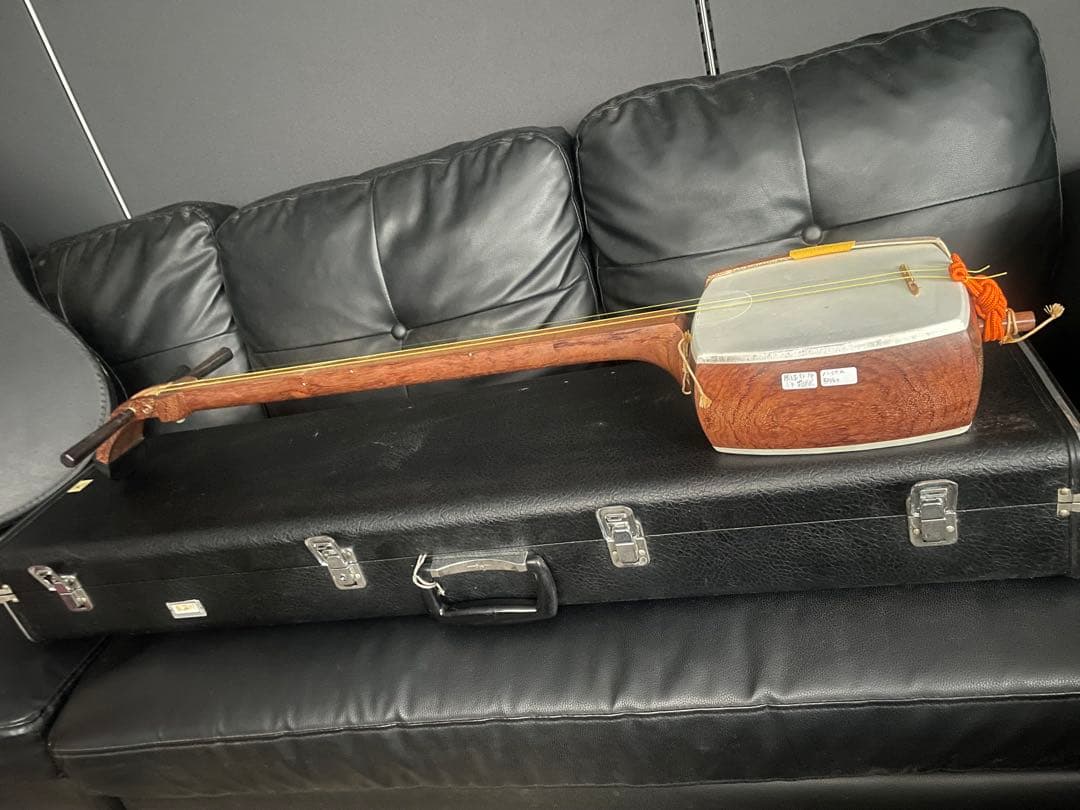 三味線　東さわり　花梨　皮やぶれなし　棹サイズ約30cm ケース付き