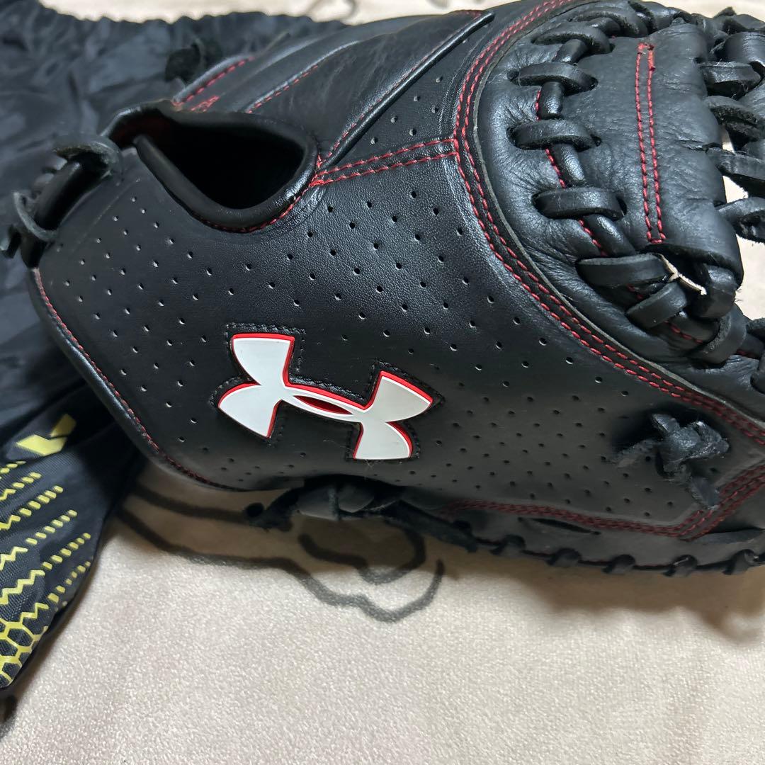 Under Armour 軟式グローブ 黒　キャッチャーミット　右投げ