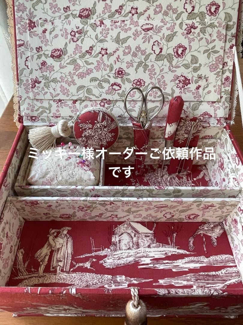 ミッキー様オーダーご依頼作品です カルトナージュ裁縫箱(大)