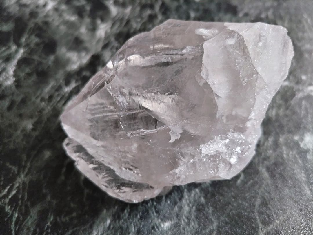 ガネーシュヒマール産水晶（最大幅約7.4cm、重量約151g）