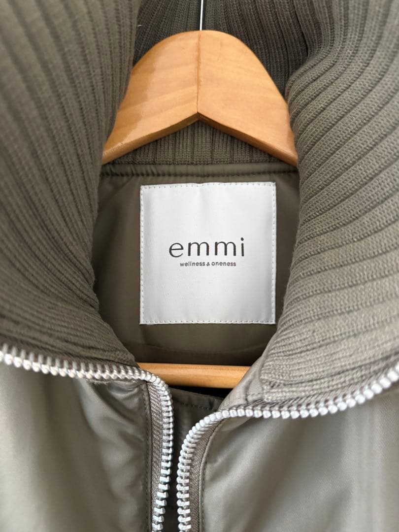 emmi 撥水リブカラーバルーンデザインブルゾン